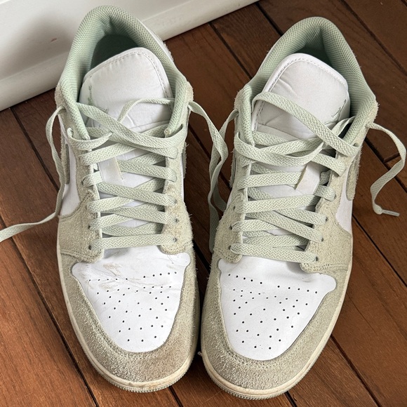 Nike White and Light Green Sneakers - Picture 3 of 6